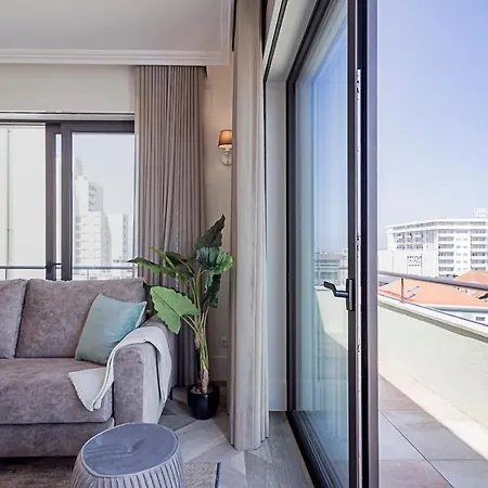 19 Nineteen - * Espinho (Aveiro)